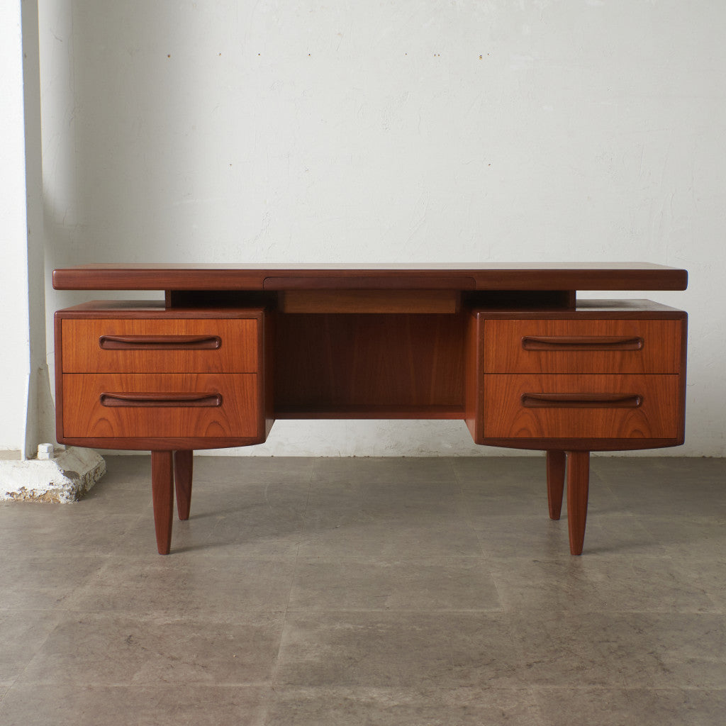 イギリス G-PLAN ビンテージ ニューフレスコ デスク チーク材 両袖机 イギリス G-PLAN ビンテージ ニューフレスコ デスク チーク材 両袖机