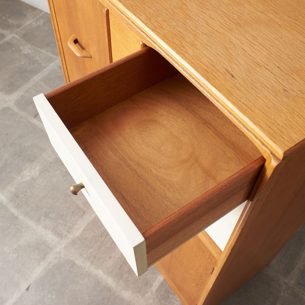 Chinese white トールボーイ ワードローブ