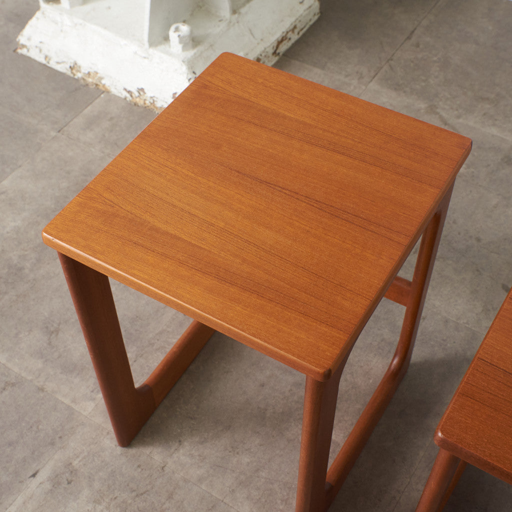 ヴィンテージ 拡張式天板付き ネストテーブル