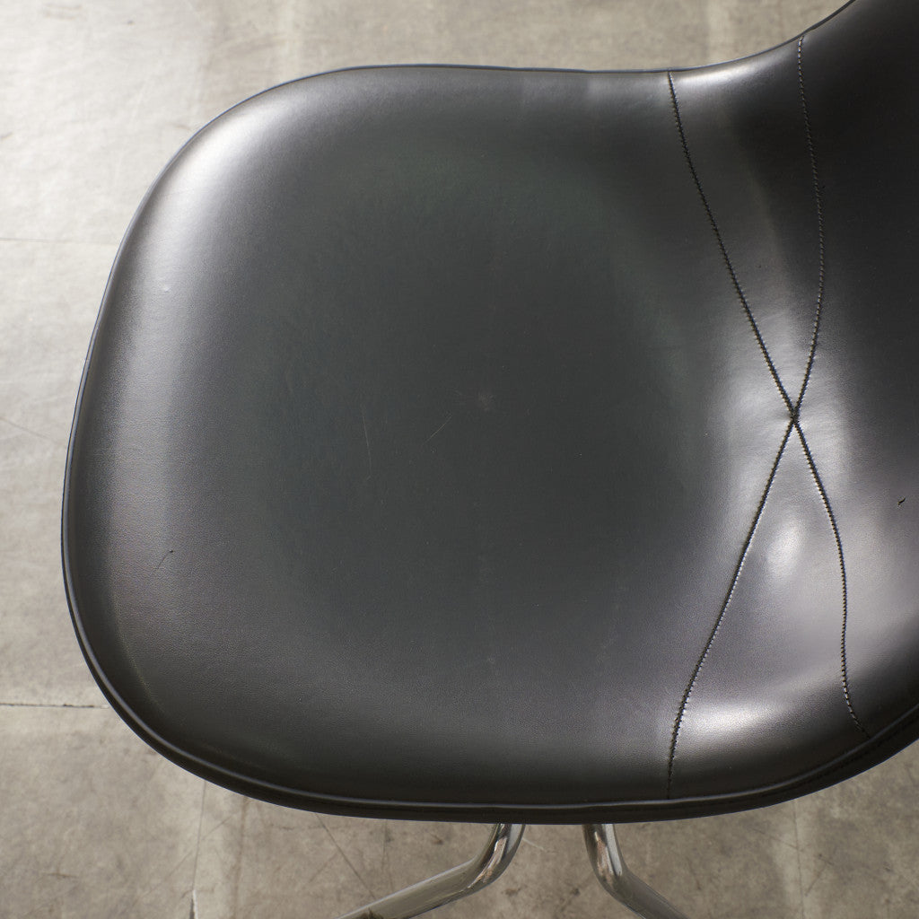 サイドシェルチェア スタッキングベース