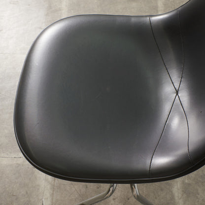 サイドシェルチェア スタッキングベース