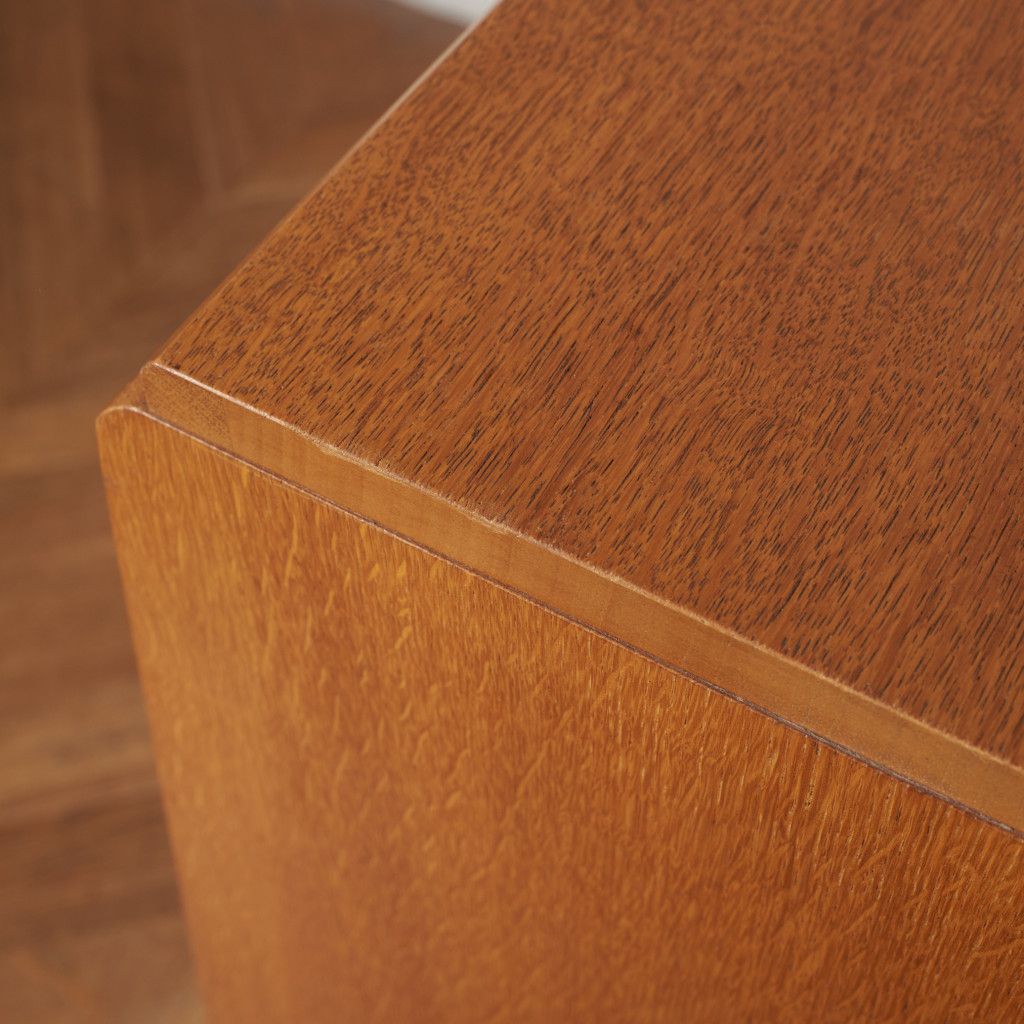 Brandon ガラスキャビネット