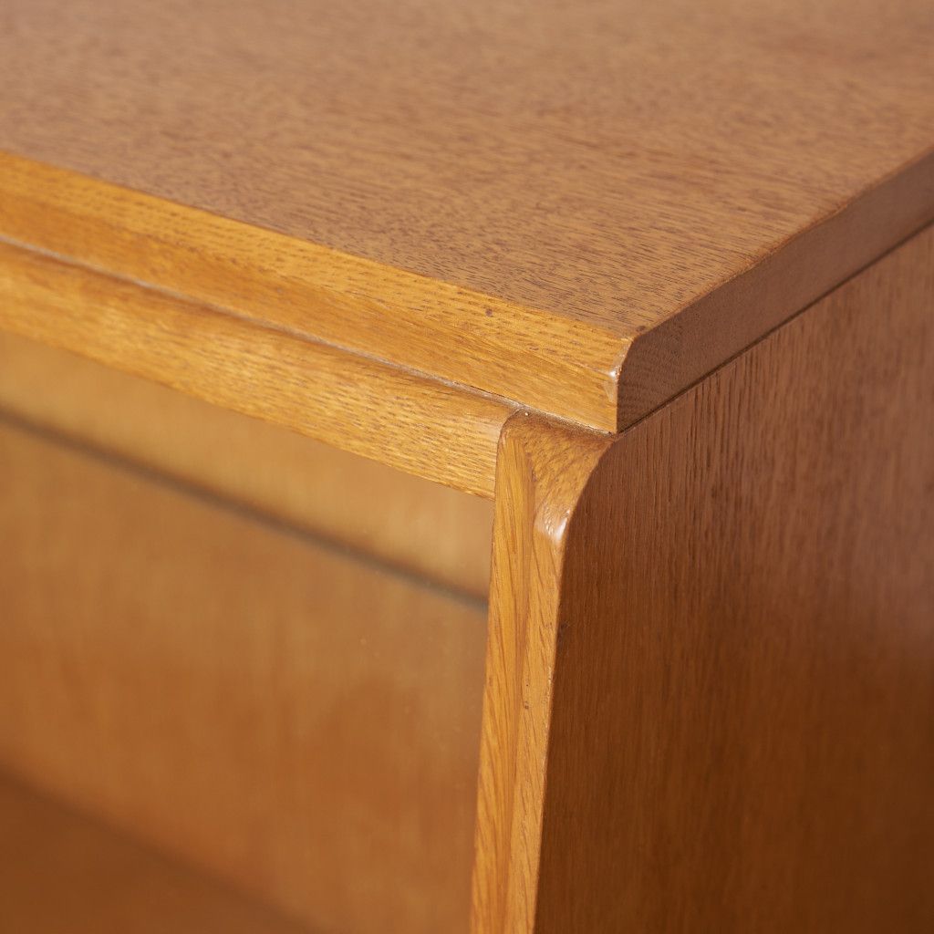 Brandon ガラスキャビネット