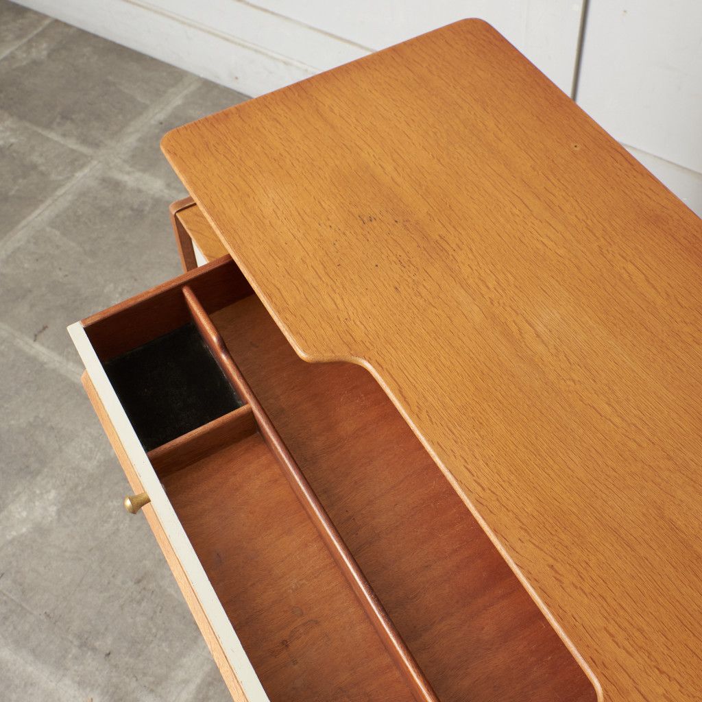 Chinese white ドレッシングデスク