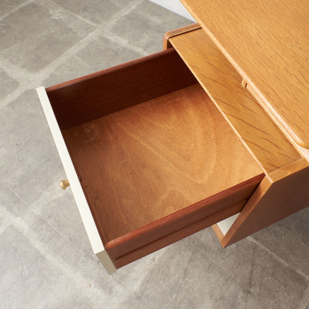 Chinese white ドレッシングデスク