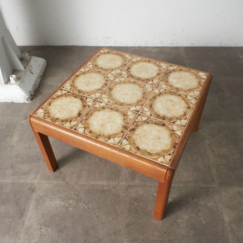 タイルトップ コーヒーテーブル