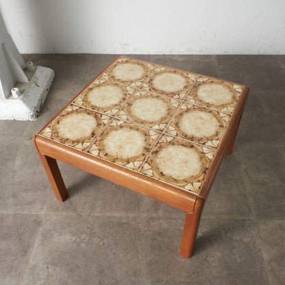 タイルトップ コーヒーテーブル