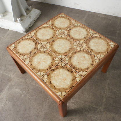 タイルトップ コーヒーテーブル