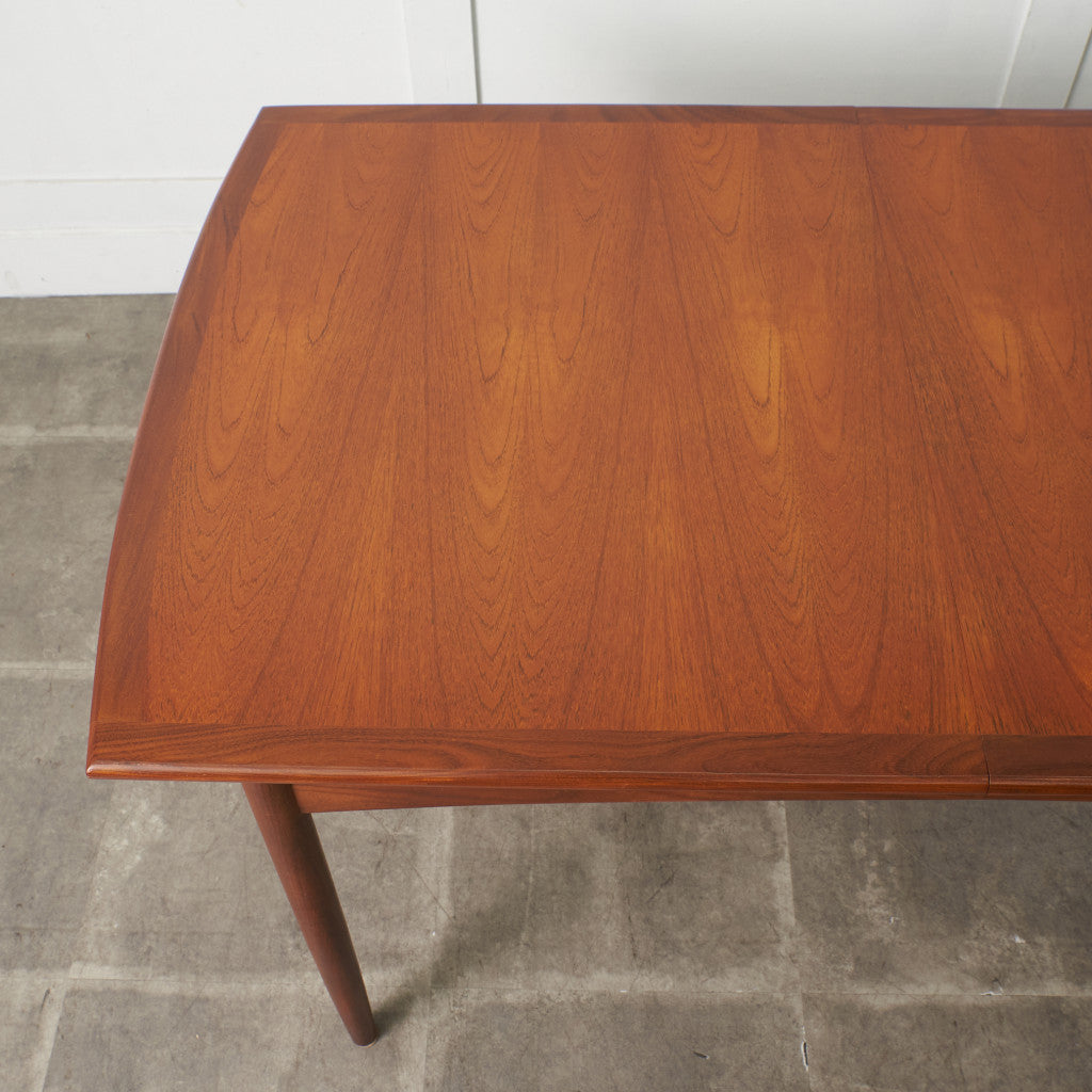 ブラジリア ダイニングテーブル