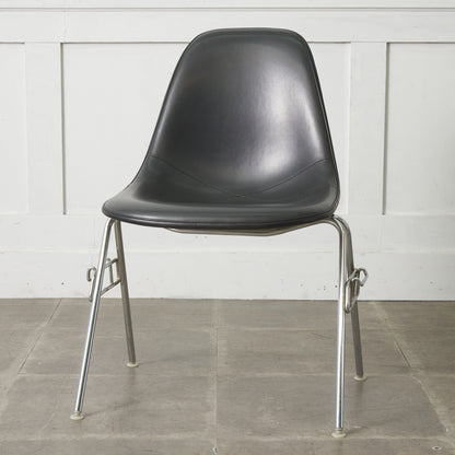 サイドシェルチェア スタッキングベース