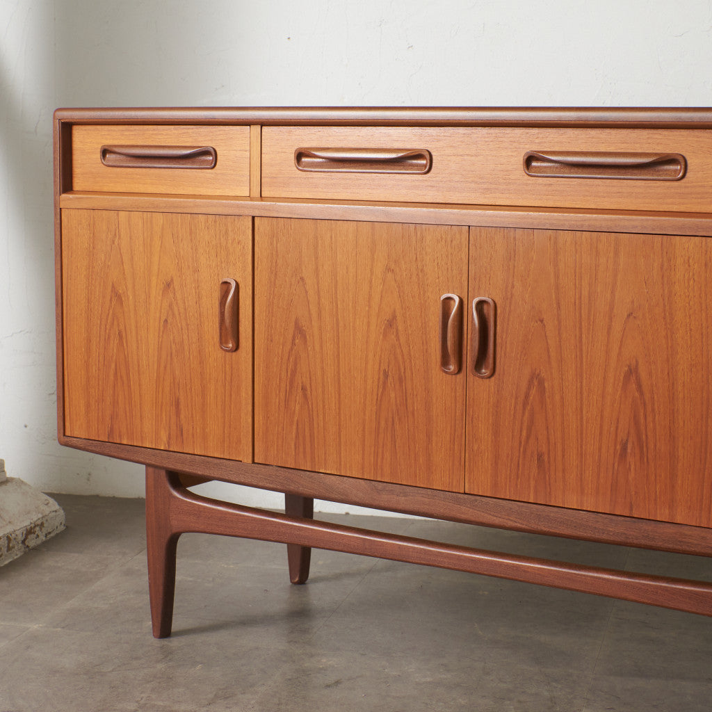 Fresco 脚付きサイドボード (4072)