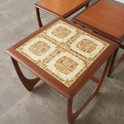 Astro セラミックタイルトップ ネストテーブル