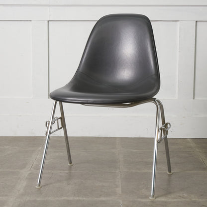 サイドシェルチェア スタッキングベース