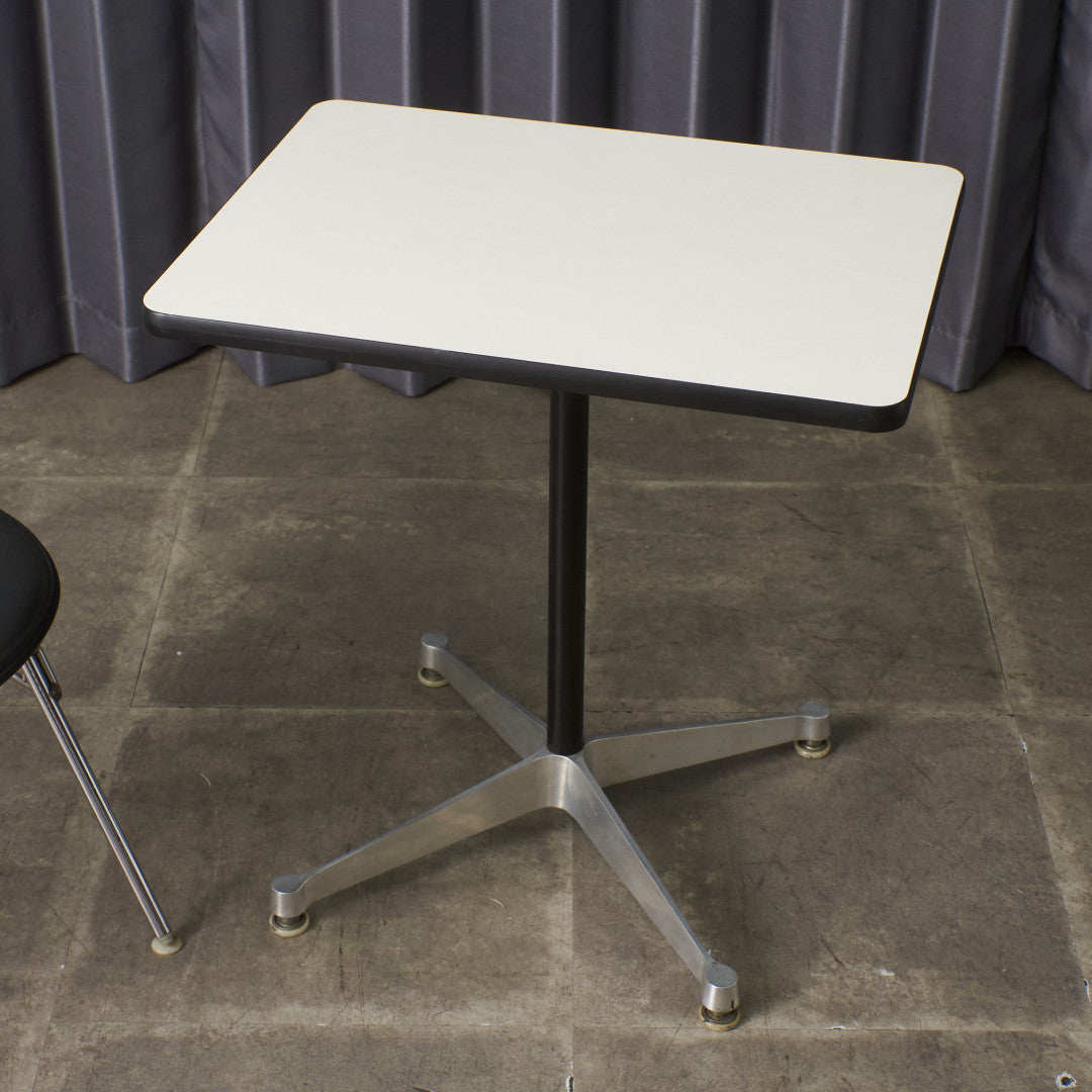 イームズ コントラクトベース テーブル