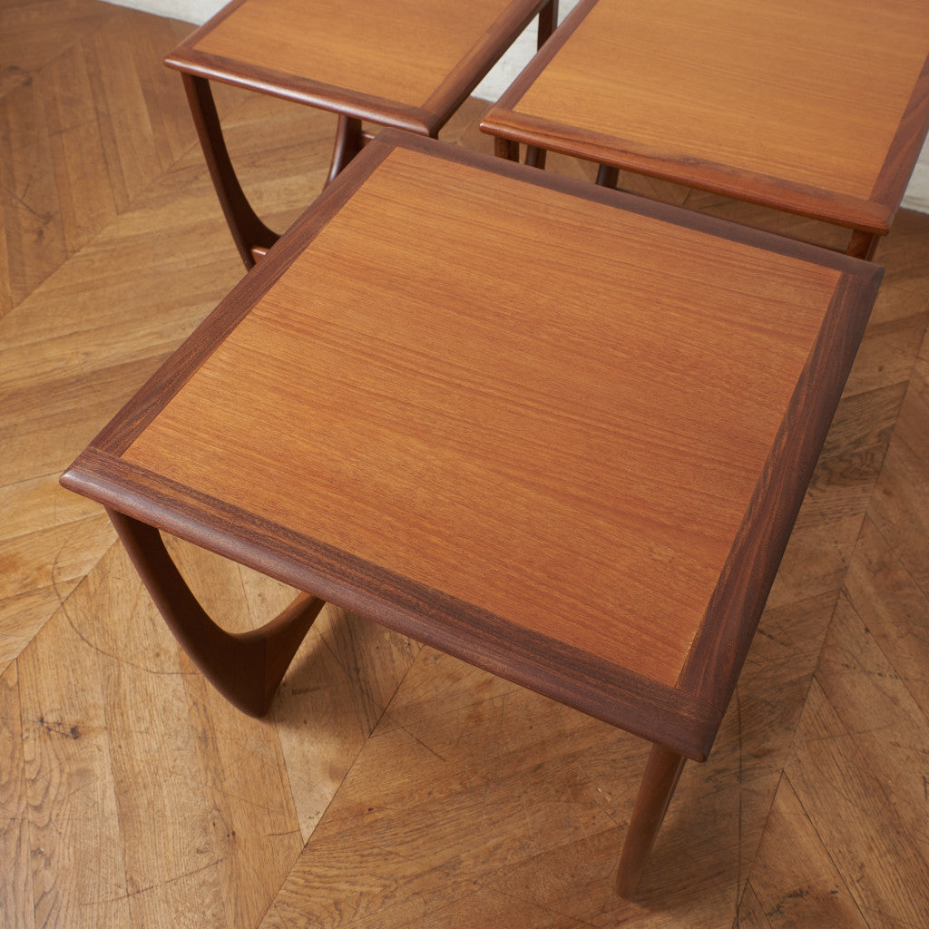 Astro ネストテーブル