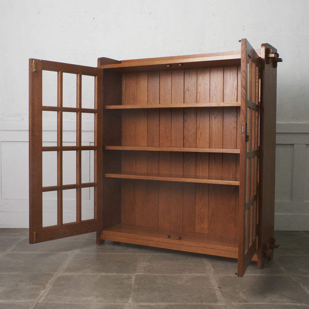 【発送の場合は即購入不可】 アメリカ Stickley ガラス キャビネット ミッション スタイル 本棚 ブックケース 飾り棚 オーク クラシック スティックレイ 97672 ミッションスタイル ガラスキャビネット｜スティックレー Stcikley