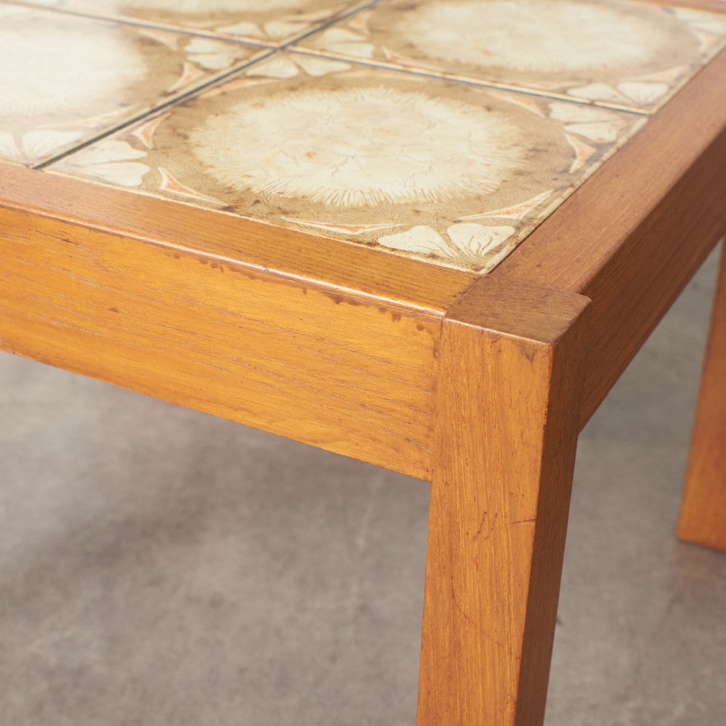 デンマーク製 タイルトップ ネストテーブル