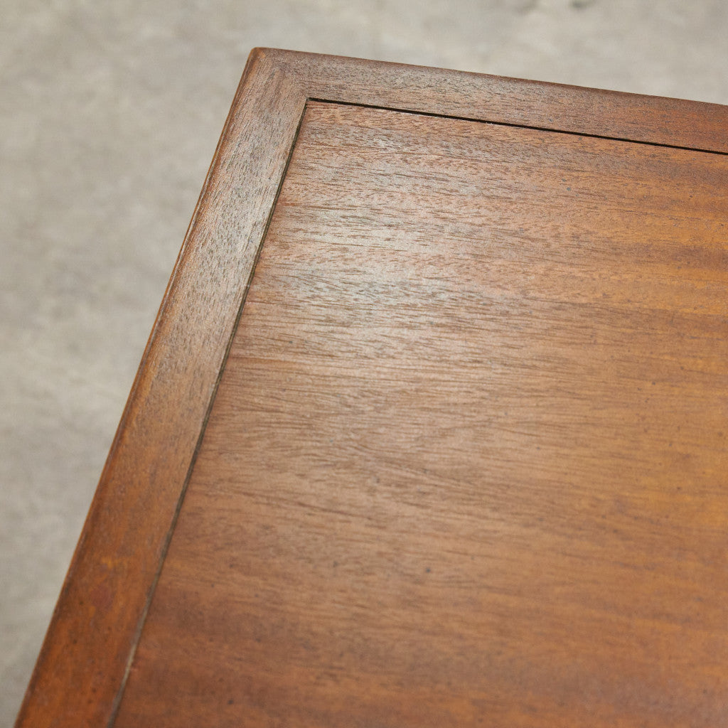 TRIUNE ナイトテーブル