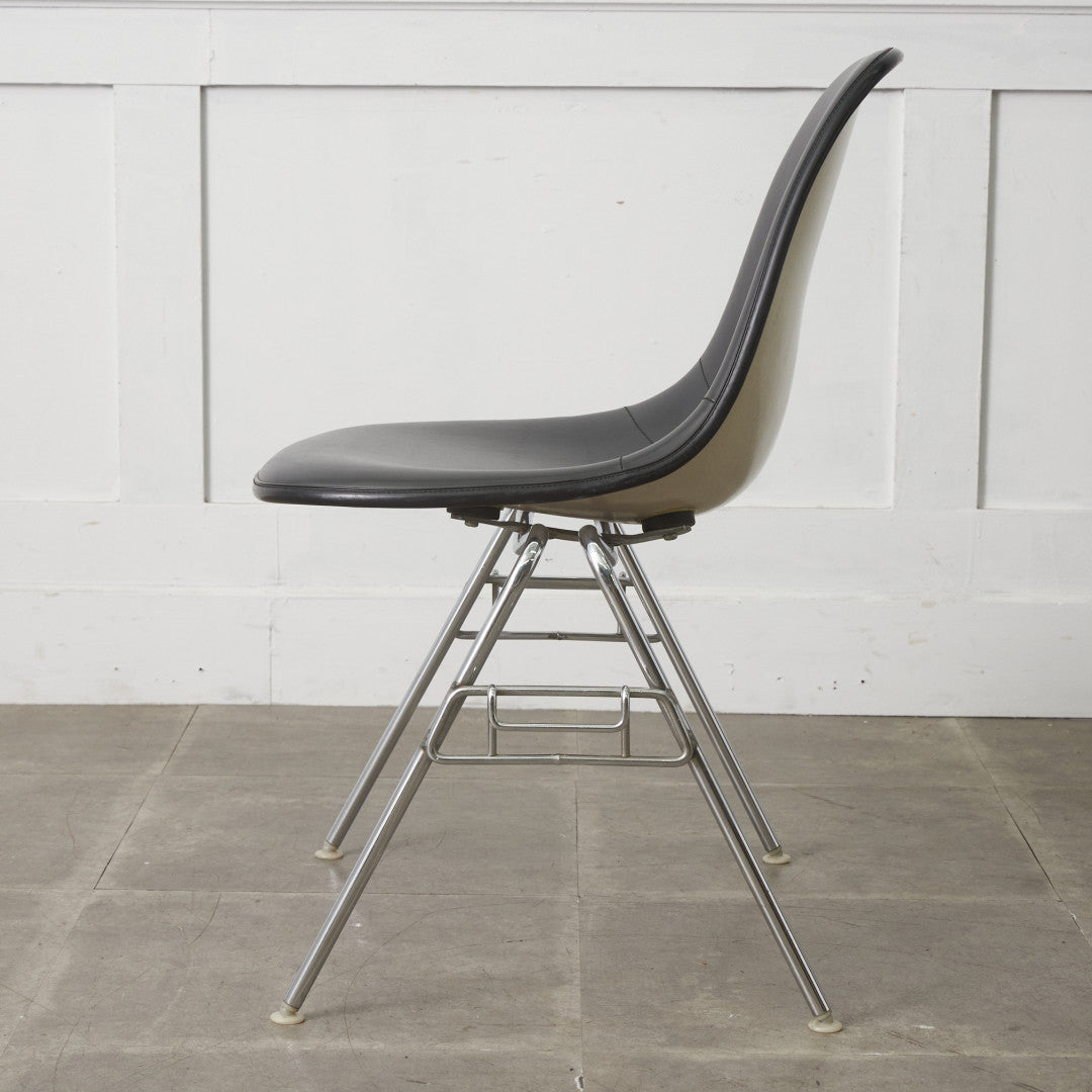 サイドシェルチェア スタッキングベース