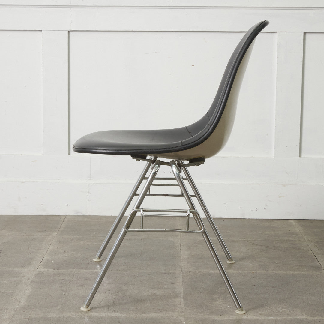 【訳有特価】ハーマンミラー サイドシェルチェア 3rd スタッキング イームズ ハーマンミラー サイドシェルチェア 3rd テーブル付き