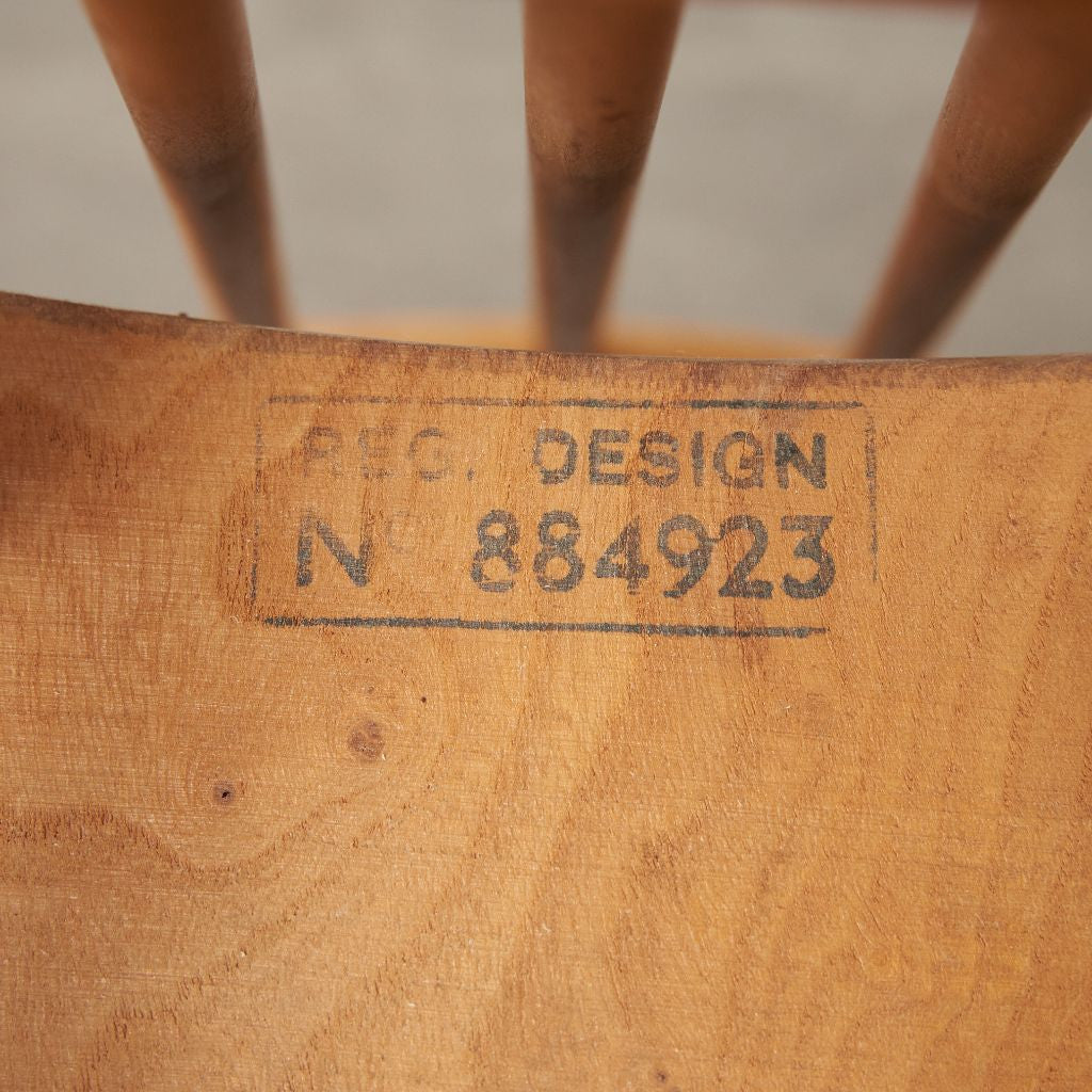 スティックバックチェア