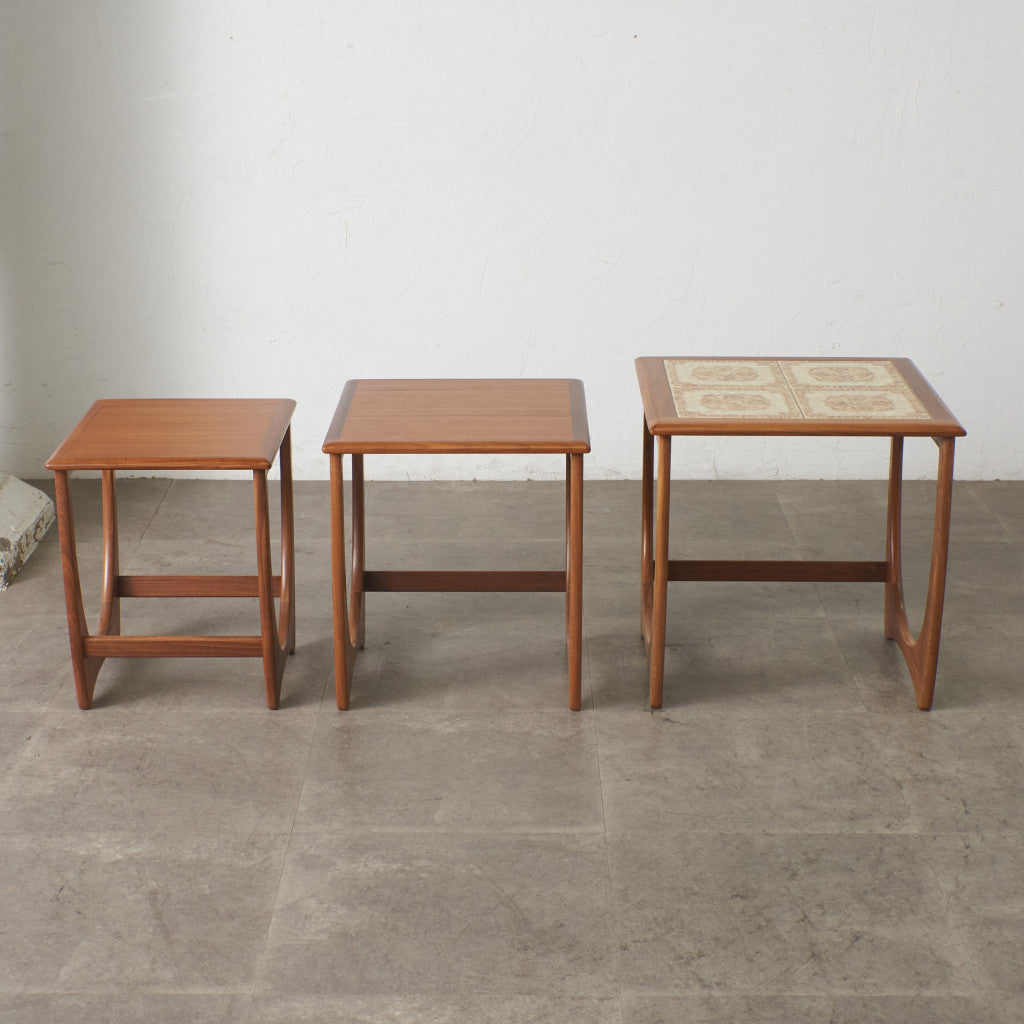 Astro セラミックタイルトップ ネストテーブル