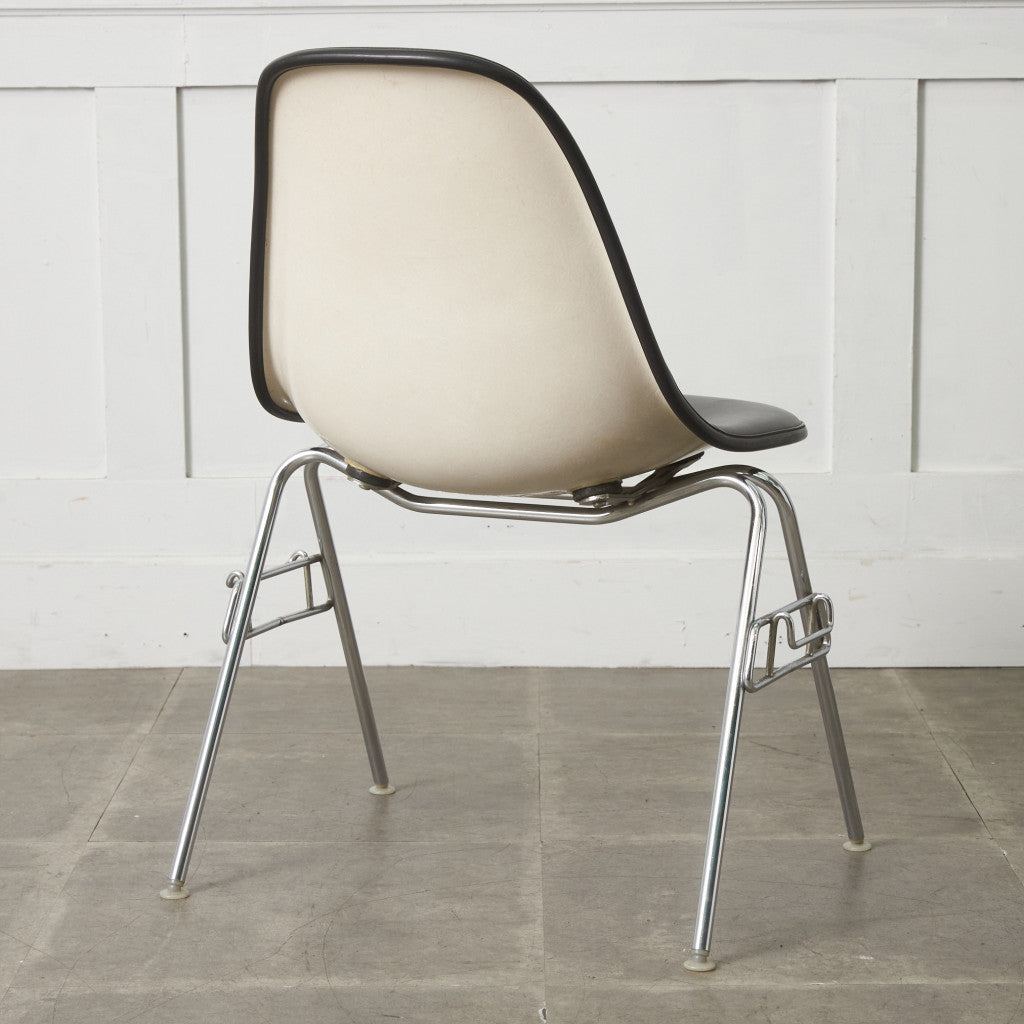 サイドシェルチェア スタッキングベース