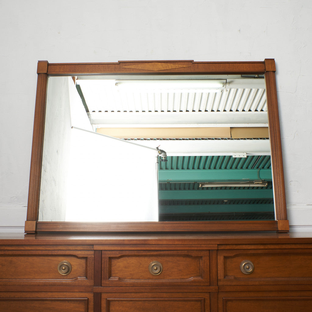 ドレクセル ヘリテイジ 壁掛けミラー 中古 DREXEL HERITAGE(ドレクセルヘリテイジ) 上品な佇まいが