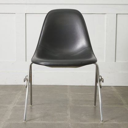 サイドシェルチェア スタッキングベース