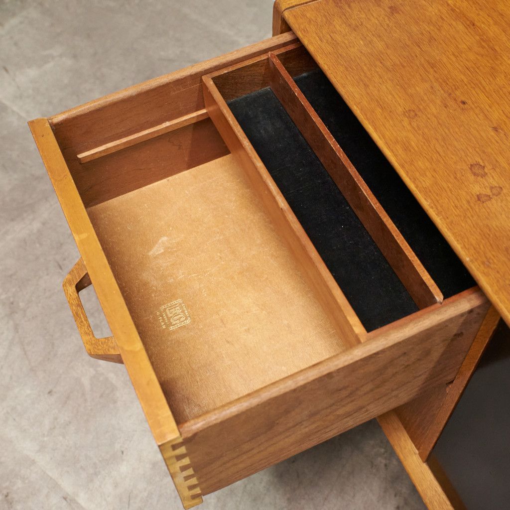 Brandon ルームディバイダー