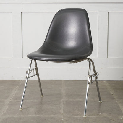 サイドシェルチェア スタッキングベース