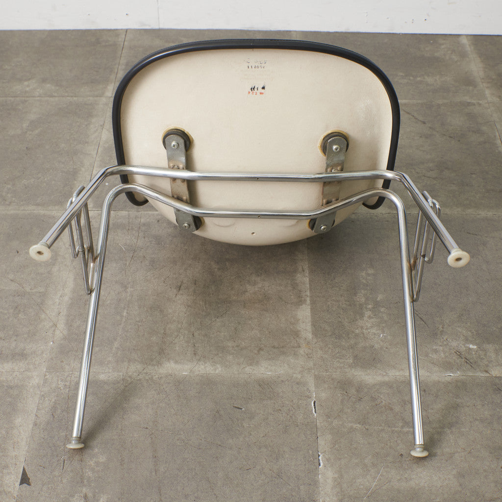 サイドシェルチェア スタッキングベース