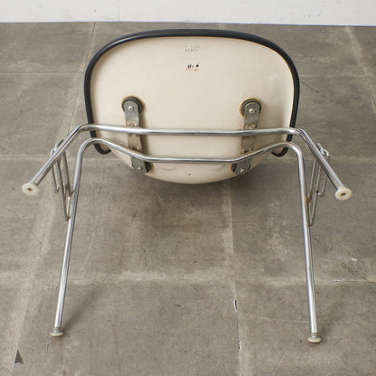 サイドシェルチェア スタッキングベース