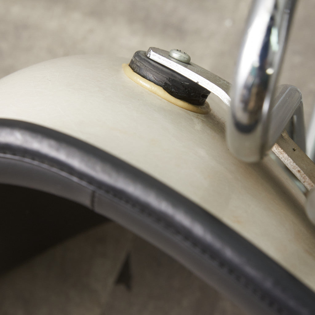 サイドシェルチェア スタッキングベース