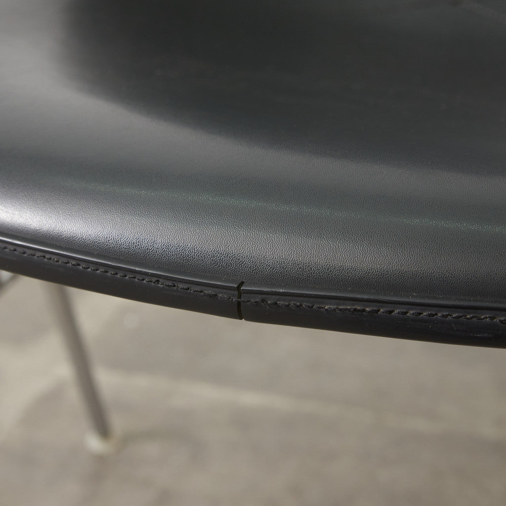 サイドシェルチェア スタッキングベース