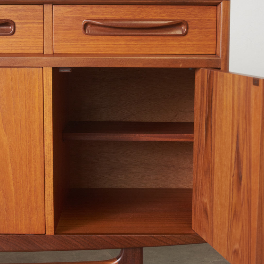 Fresco 脚付きサイドボード (4072)