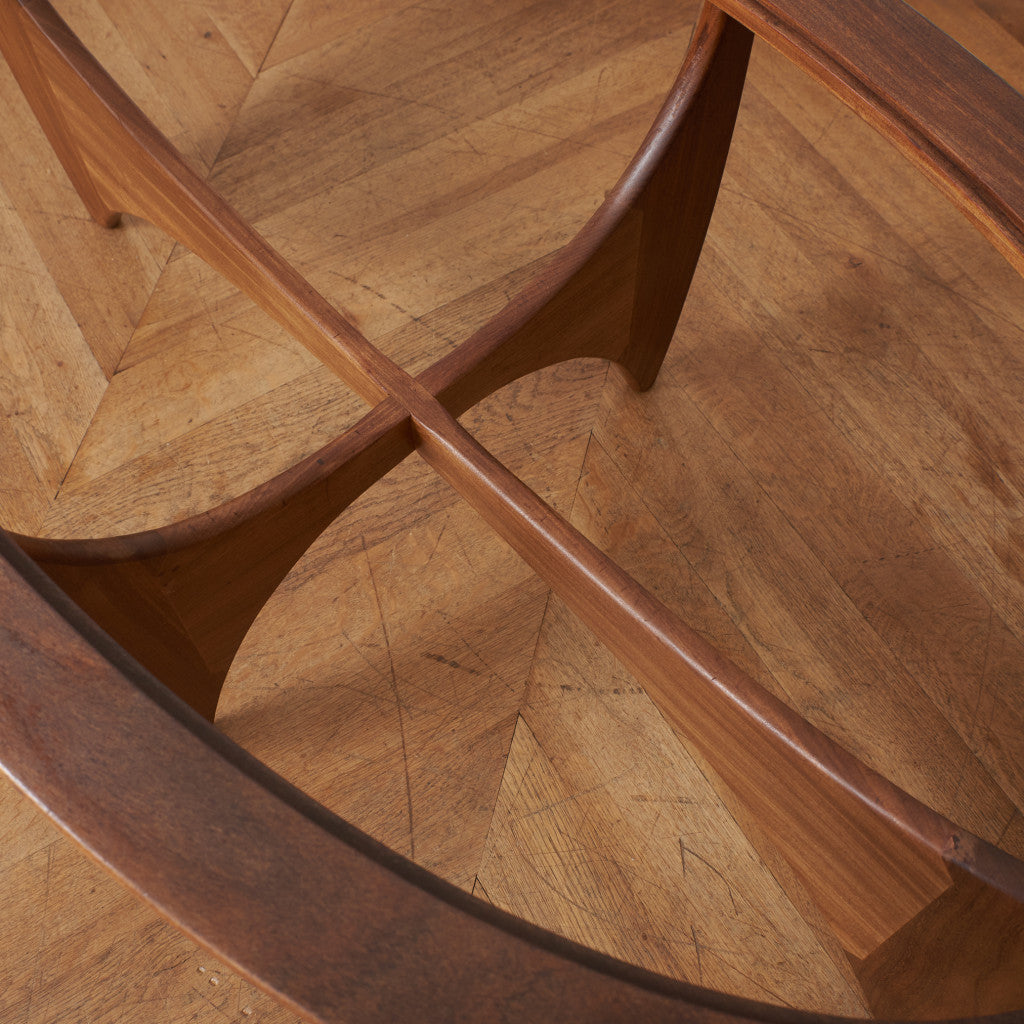 astro オーバルコーヒーテーブル