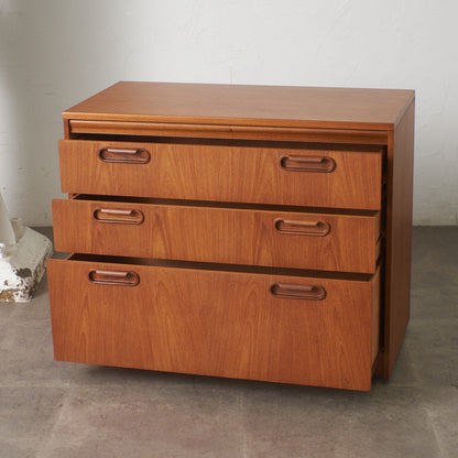 英国 ヴィンテージ 3段 チェスト