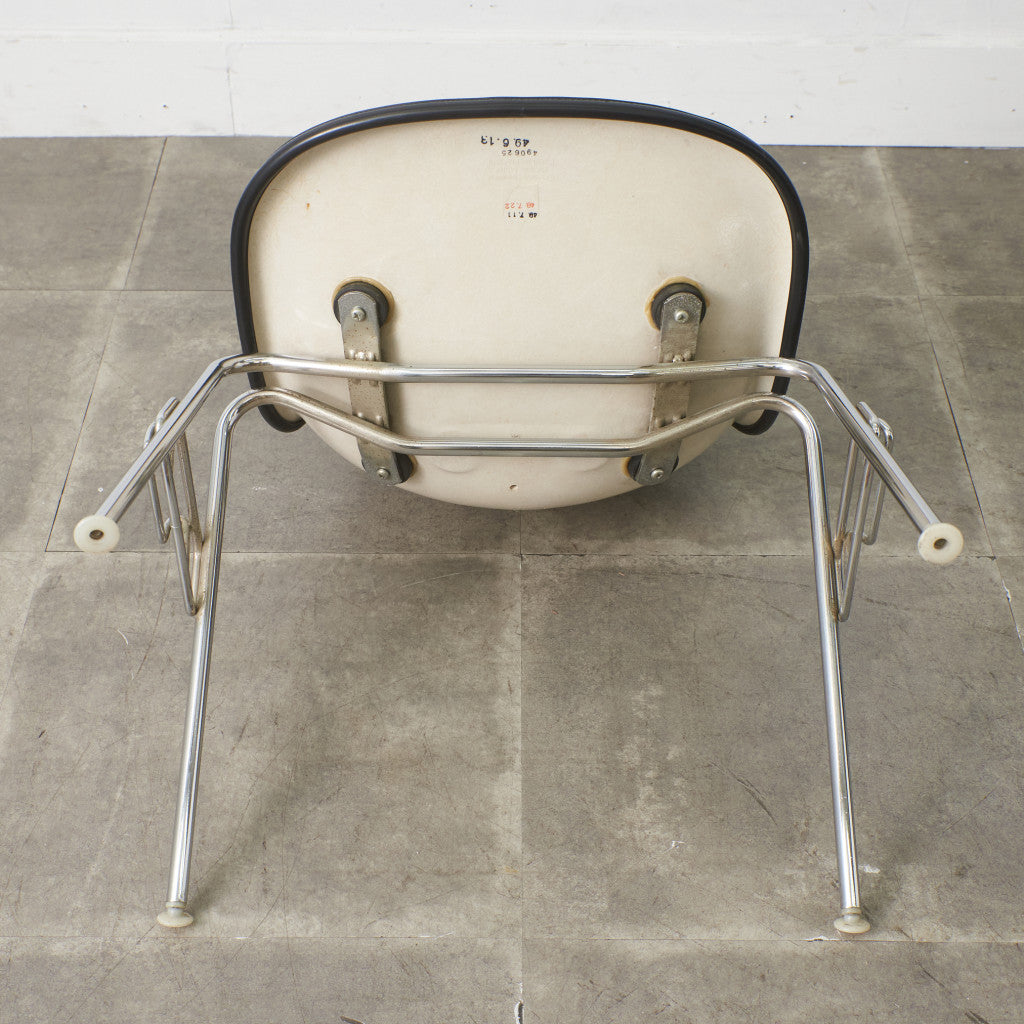 サイドシェルチェア スタッキングベース