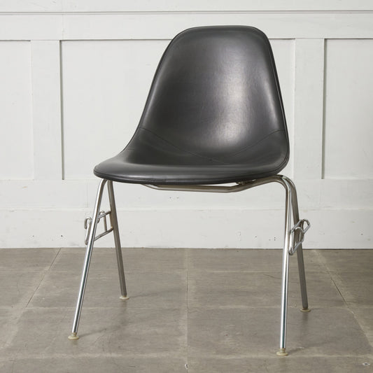 サイドシェルチェア スタッキングベース