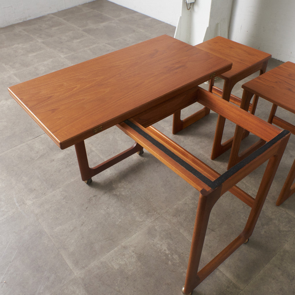 ヴィンテージ 拡張式天板付き ネストテーブル