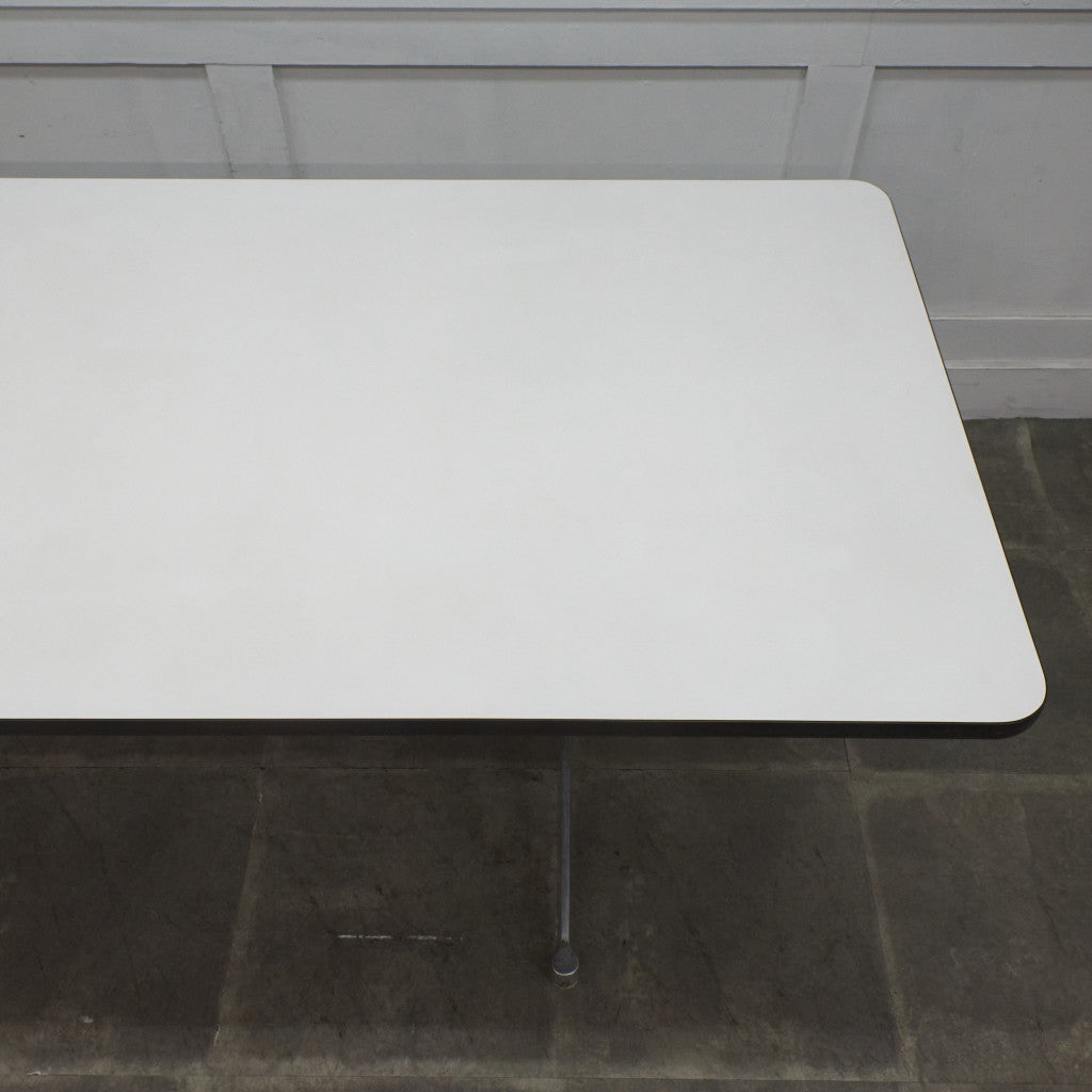 イームズ コントラクトベース ミーティングテーブル