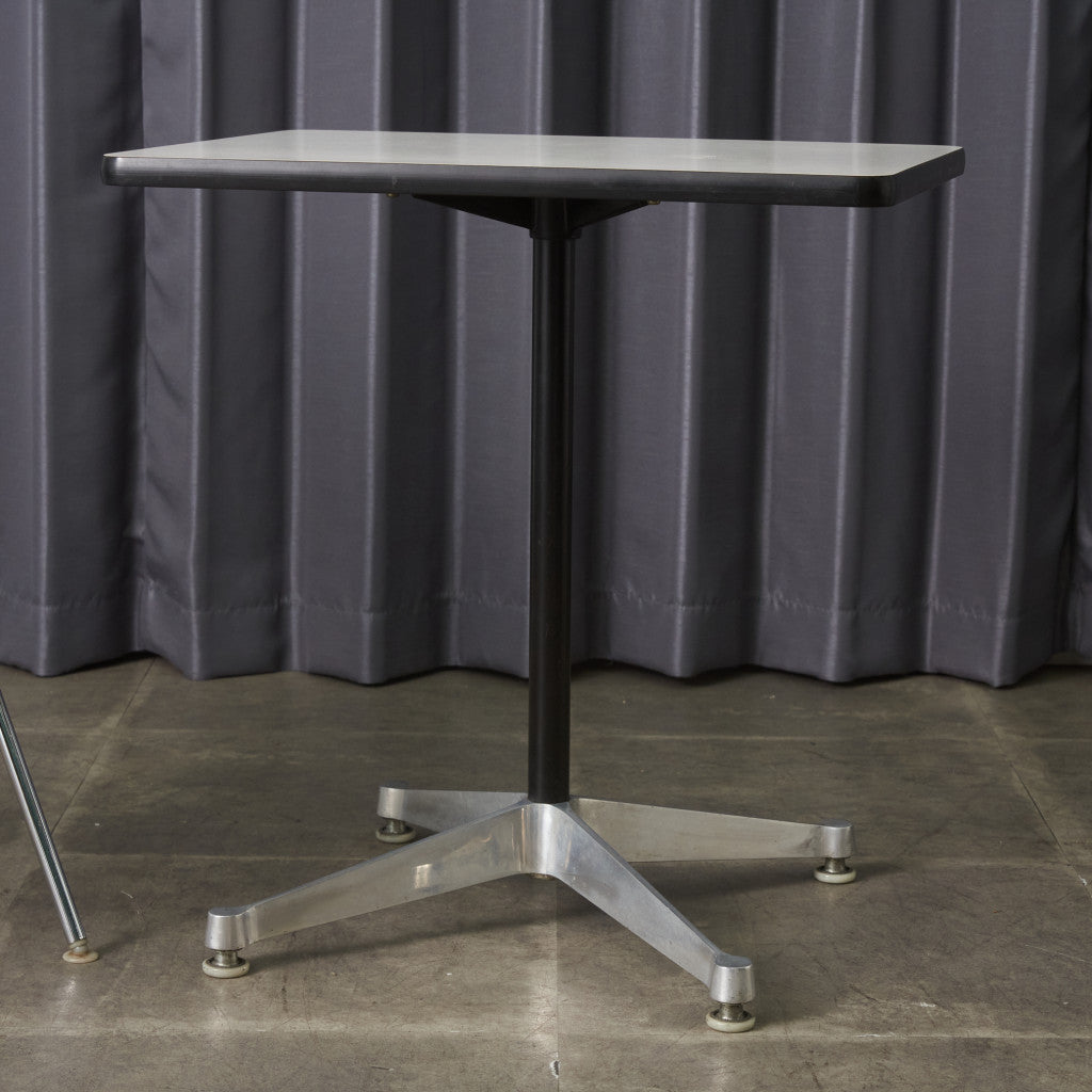 イームズ コントラクトベース テーブル