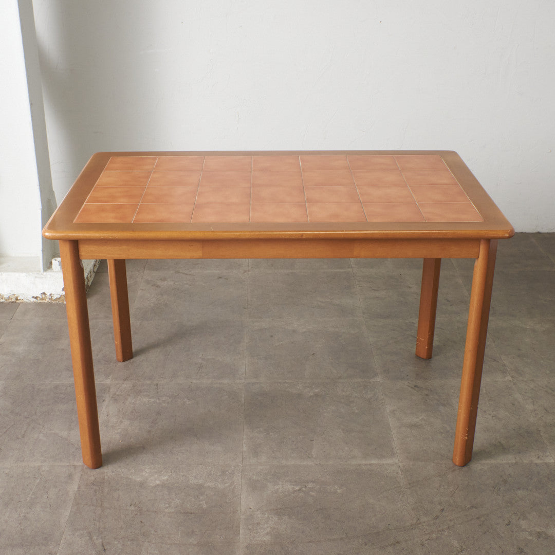 ヴィンテージ タイルトップ ダイニングテーブル – rocca rocca