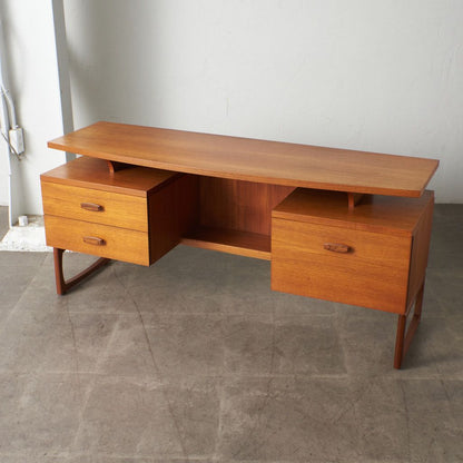 Quadrille ヴィンテージデスク (1995)