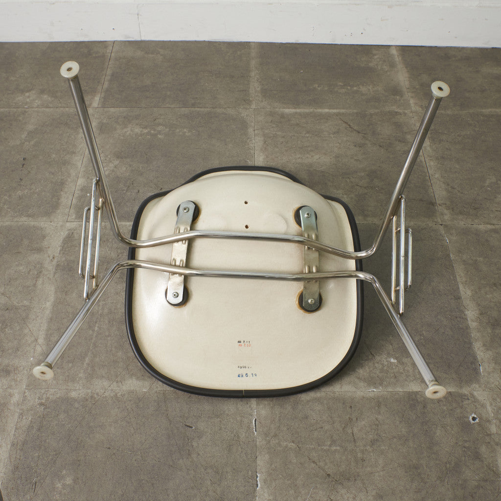 サイドシェルチェア スタッキングベース