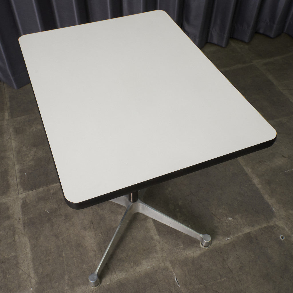 イームズ コントラクトベース テーブル