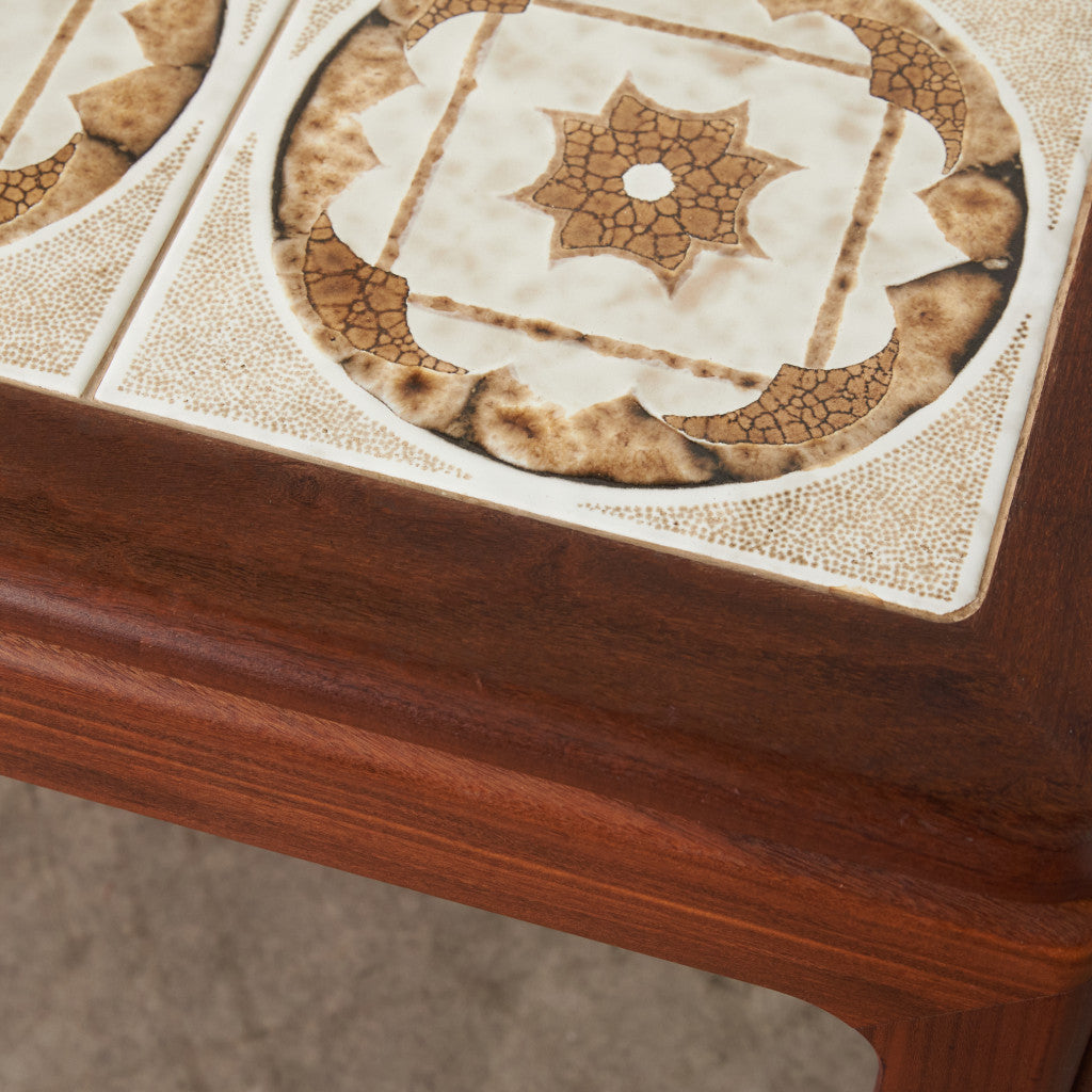 タイルトップ コーヒーテーブル