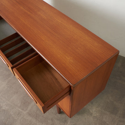 Fresco 脚付きサイドボード (4072)