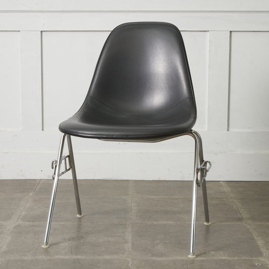 サイドシェルチェア スタッキングベース